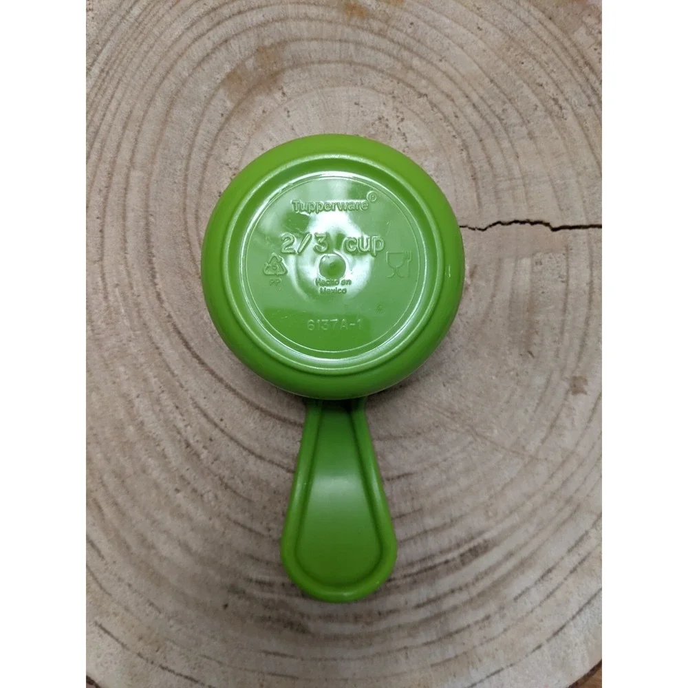 Tupperware Measuring Cup Curved Embossed Handle Lime Green 2/3 Cup Style# 6137